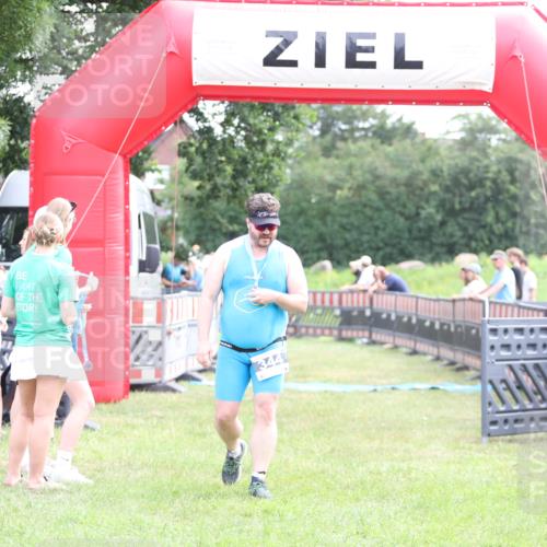 21.06.2026 - 29. Vierlanden-Triathlon Andreas Tolksdorf http://msf.ph/oto/9883006 21.06.2026 11:24:18 Ziel  meine-sportfotos.de