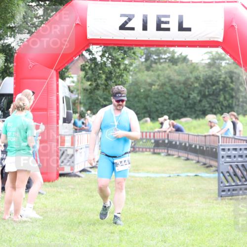 21.06.2026 - 29. Vierlanden-Triathlon Andreas Tolksdorf http://msf.ph/oto/9883012 21.06.2026 11:24:18 Ziel  meine-sportfotos.de