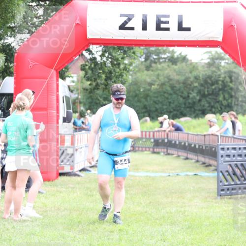 21.06.2026 - 29. Vierlanden-Triathlon Andreas Tolksdorf http://msf.ph/oto/9883022 21.06.2026 11:24:18 Ziel  meine-sportfotos.de