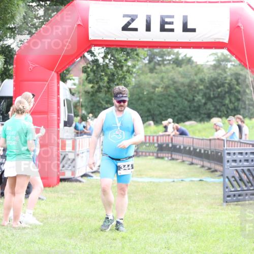 21.06.2026 - 29. Vierlanden-Triathlon Andreas Tolksdorf http://msf.ph/oto/9883029 21.06.2026 11:24:18 Ziel  meine-sportfotos.de