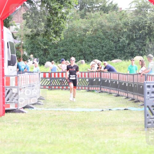 21.06.2026 - 29. Vierlanden-Triathlon Andreas Tolksdorf http://msf.ph/oto/9883053 21.06.2026 11:25:21 Ziel 513, 513 meine-sportfotos.de