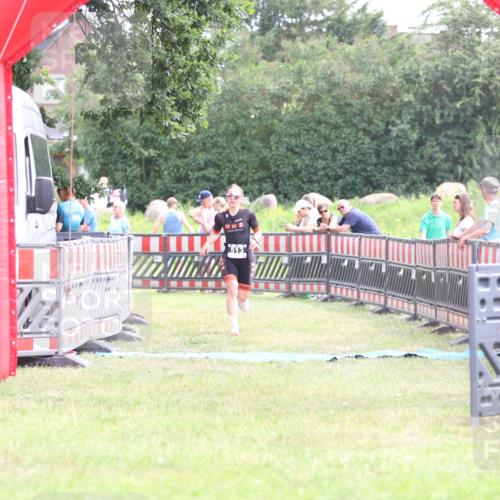 21.06.2026 - 29. Vierlanden-Triathlon Andreas Tolksdorf http://msf.ph/oto/9883076 21.06.2026 11:25:21 Ziel 513, 513 meine-sportfotos.de