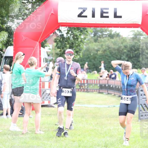21.06.2026 - 29. Vierlanden-Triathlon Andreas Tolksdorf http://msf.ph/oto/9883420 21.06.2026 11:25:50 Ziel 357, 359, 603, 357, 359, 603 meine-sportfotos.de