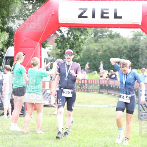 21.06.2026 - 29. Vierlanden-Triathlon Andreas Tolksdorf http://msf.ph/oto/9883434 21.06.2026 11:25:50 Ziel 357, 359, 603, 357, 359, 603 meine-sportfotos.de