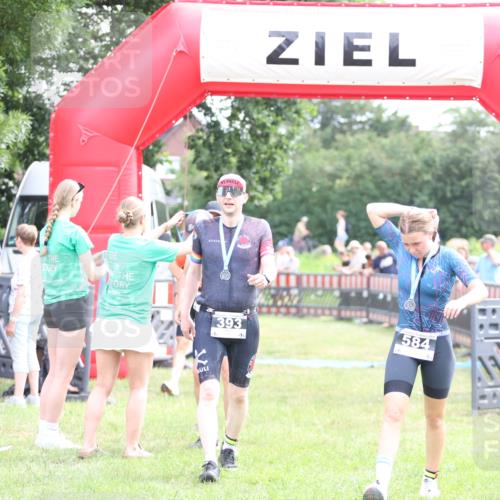 21.06.2026 - 29. Vierlanden-Triathlon Andreas Tolksdorf http://msf.ph/oto/9883457 21.06.2026 11:25:50 Ziel 357, 359, 603, 357, 359, 603 meine-sportfotos.de