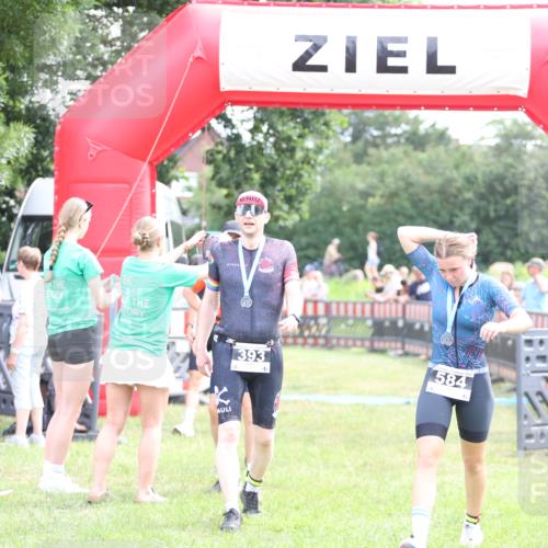 21.06.2026 - 29. Vierlanden-Triathlon Andreas Tolksdorf http://msf.ph/oto/9883465 21.06.2026 11:25:50 Ziel 357, 359, 603, 357, 359, 603 meine-sportfotos.de