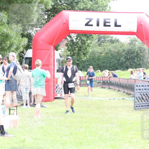 21.06.2026 - 29. Vierlanden-Triathlon Andreas Tolksdorf http://msf.ph/oto/9883608 21.06.2026 11:26:06 Ziel 477, 562, 477, 562 meine-sportfotos.de