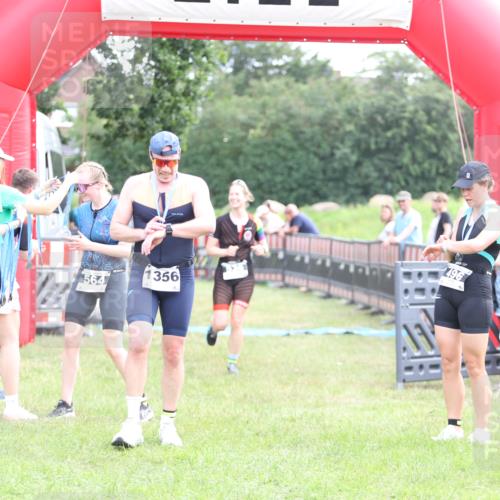 21.06.2026 - 29. Vierlanden-Triathlon Andreas Tolksdorf http://msf.ph/oto/9883978 21.06.2026 11:26:43 Ziel 526, 536, 526, 536 meine-sportfotos.de