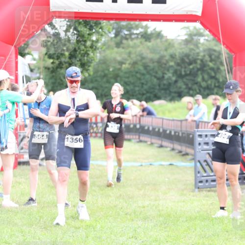 21.06.2026 - 29. Vierlanden-Triathlon Andreas Tolksdorf http://msf.ph/oto/9883999 21.06.2026 11:26:44 Ziel 526, 536, 526, 536 meine-sportfotos.de