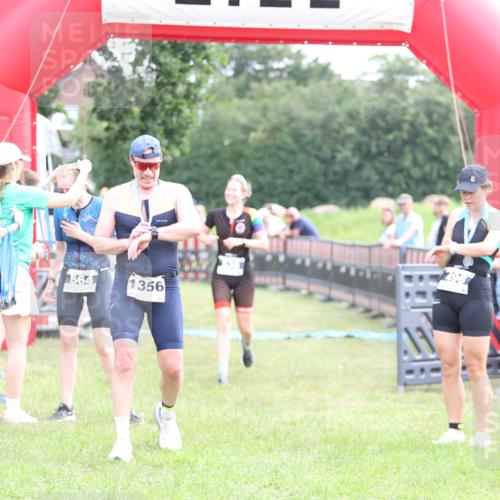 21.06.2026 - 29. Vierlanden-Triathlon Andreas Tolksdorf http://msf.ph/oto/9884005 21.06.2026 11:26:44 Ziel 526, 536, 526, 536 meine-sportfotos.de