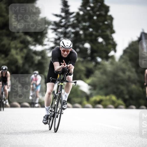 21.06.2026 - 29. Vierlanden-Triathlon H.Heesch http://msf.ph/oto/9884029 21.06.2026 10:35:58 Radfahren 9, 10, 25, 26, 34, 60, 88, 104, 186, 243, 278, 420 meine-sportfotos.de