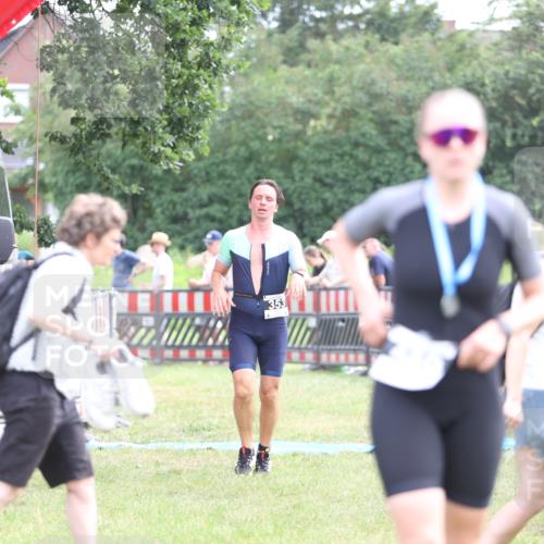 21.06.2026 - 29. Vierlanden-Triathlon Andreas Tolksdorf http://msf.ph/oto/9884288 21.06.2026 11:27:09 Ziel 353, 353 meine-sportfotos.de