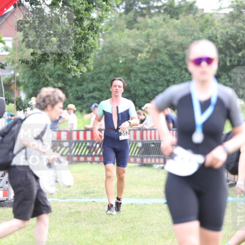 21.06.2026 - 29. Vierlanden-Triathlon Andreas Tolksdorf http://msf.ph/oto/9884294 21.06.2026 11:27:09 Ziel 353, 353 meine-sportfotos.de