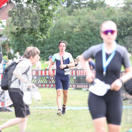 21.06.2026 - 29. Vierlanden-Triathlon Andreas Tolksdorf http://msf.ph/oto/9884301 21.06.2026 11:27:09 Ziel 353, 353 meine-sportfotos.de