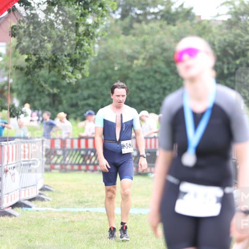 21.06.2026 - 29. Vierlanden-Triathlon Andreas Tolksdorf http://msf.ph/oto/9884330 21.06.2026 11:27:10 Ziel 353, 353 meine-sportfotos.de