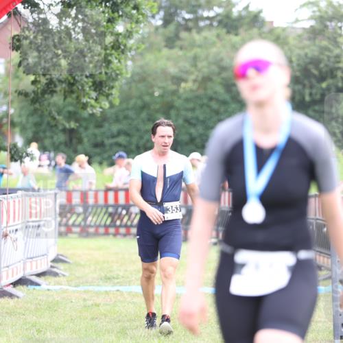 21.06.2026 - 29. Vierlanden-Triathlon Andreas Tolksdorf http://msf.ph/oto/9884344 21.06.2026 11:27:10 Ziel 353, 353 meine-sportfotos.de