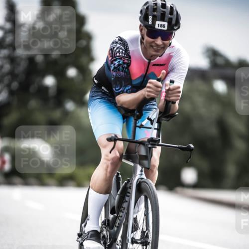 21.06.2026 - 29. Vierlanden-Triathlon H.Heesch http://msf.ph/oto/9884347 21.06.2026 10:36:02 Radfahren 10, 25, 26, 34, 88, 104, 186, 243, 278, 589 meine-sportfotos.de