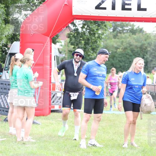 21.06.2026 - 29. Vierlanden-Triathlon Andreas Tolksdorf http://msf.ph/oto/9884599 21.06.2026 11:27:33 Ziel 521, 521 meine-sportfotos.de