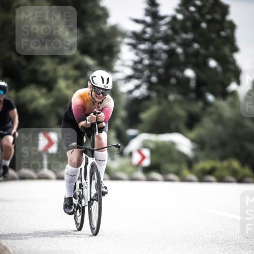 21.06.2026 - 29. Vierlanden-Triathlon H.Heesch http://msf.ph/oto/9884600 21.06.2026 10:36:16 Radfahren 223, 349, 504 meine-sportfotos.de