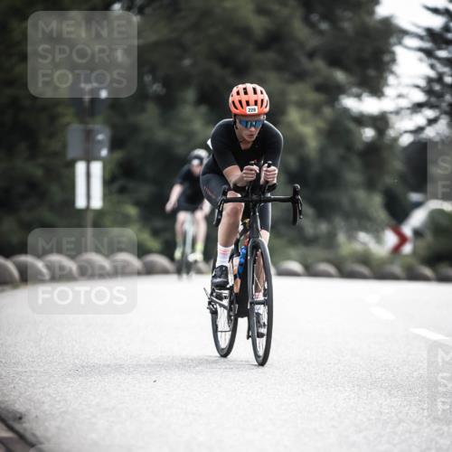 21.06.2026 - 29. Vierlanden-Triathlon H.Heesch http://msf.ph/oto/9884680 21.06.2026 09:19:21 Radfahren 24, 99, 169, 224, 228 meine-sportfotos.de