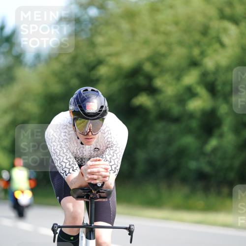 21.06.2026 - Viking Triathlon Michael Burmester http://msf.ph/oto/9884686 21.06.2026 11:20:04 Radfahren 98, 115, 126, 238, 249, 250, 250, 257, 323, 343, 532, 625 meine-sportfotos.de