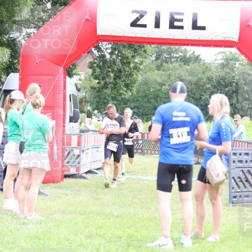 21.06.2026 - 29. Vierlanden-Triathlon Andreas Tolksdorf http://msf.ph/oto/9884715 21.06.2026 11:27:53 Ziel 328, 396, 328, 396 meine-sportfotos.de