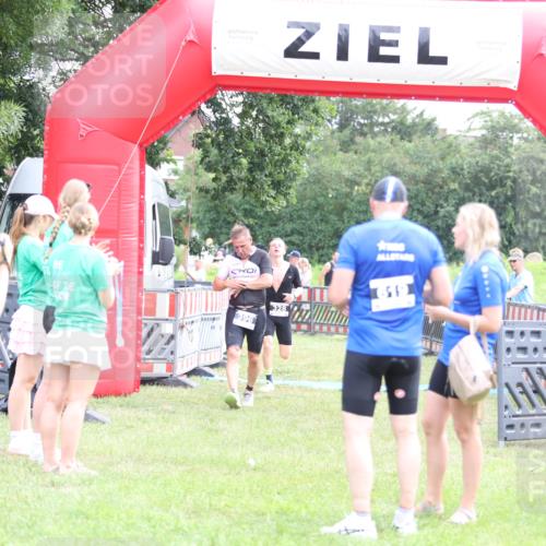 21.06.2026 - 29. Vierlanden-Triathlon Andreas Tolksdorf http://msf.ph/oto/9884725 21.06.2026 11:27:53 Ziel 328, 396, 328, 396 meine-sportfotos.de