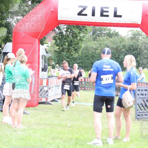 21.06.2026 - 29. Vierlanden-Triathlon Andreas Tolksdorf http://msf.ph/oto/9884732 21.06.2026 11:27:53 Ziel 328, 396, 328, 396 meine-sportfotos.de