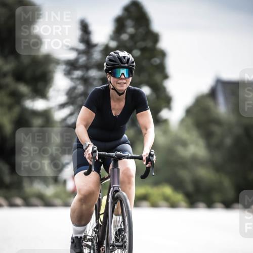 21.06.2026 - 29. Vierlanden-Triathlon H.Heesch http://msf.ph/oto/9884735 21.06.2026 10:36:18 Radfahren 223, 349, 504 meine-sportfotos.de