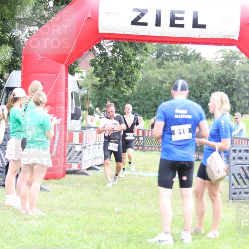 21.06.2026 - 29. Vierlanden-Triathlon Andreas Tolksdorf http://msf.ph/oto/9884741 21.06.2026 11:27:53 Ziel 328, 396, 328, 396 meine-sportfotos.de
