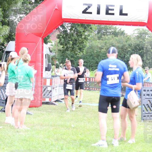 21.06.2026 - 29. Vierlanden-Triathlon Andreas Tolksdorf http://msf.ph/oto/9884757 21.06.2026 11:27:53 Ziel 328, 396, 328, 396 meine-sportfotos.de