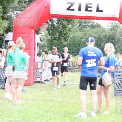 21.06.2026 - 29. Vierlanden-Triathlon Andreas Tolksdorf http://msf.ph/oto/9884765 21.06.2026 11:27:53 Ziel 328, 396, 328, 396 meine-sportfotos.de