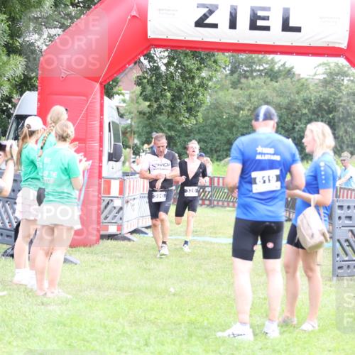 21.06.2026 - 29. Vierlanden-Triathlon Andreas Tolksdorf http://msf.ph/oto/9884774 21.06.2026 11:27:53 Ziel 328, 396, 328, 396 meine-sportfotos.de