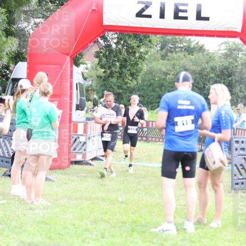 21.06.2026 - 29. Vierlanden-Triathlon Andreas Tolksdorf http://msf.ph/oto/9884793 21.06.2026 11:27:53 Ziel 328, 396, 328, 396 meine-sportfotos.de