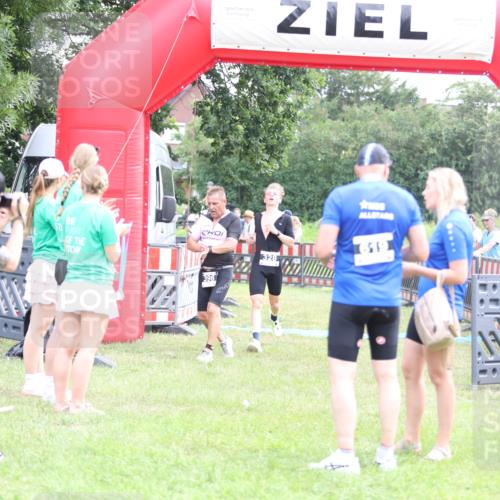 21.06.2026 - 29. Vierlanden-Triathlon Andreas Tolksdorf http://msf.ph/oto/9884810 21.06.2026 11:27:54 Ziel 328, 396, 328, 396 meine-sportfotos.de