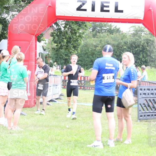 21.06.2026 - 29. Vierlanden-Triathlon Andreas Tolksdorf http://msf.ph/oto/9884835 21.06.2026 11:27:55 Ziel 328, 396, 328, 396 meine-sportfotos.de