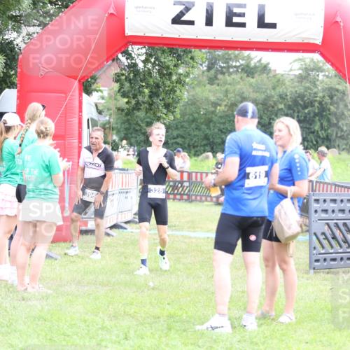 21.06.2026 - 29. Vierlanden-Triathlon Andreas Tolksdorf http://msf.ph/oto/9884891 21.06.2026 11:27:55 Ziel 328, 396, 328, 396 meine-sportfotos.de