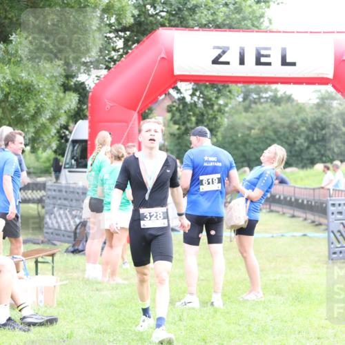 21.06.2026 - 29. Vierlanden-Triathlon Andreas Tolksdorf http://msf.ph/oto/9884923 21.06.2026 11:28:01 Ziel 591, 591 meine-sportfotos.de