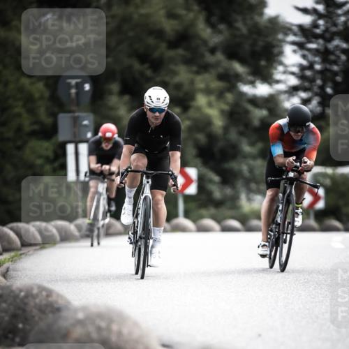 21.06.2026 - 29. Vierlanden-Triathlon H.Heesch http://msf.ph/oto/9885008 21.06.2026 10:36:48 Radfahren 55, 78, 99, 128, 197, 264, 292 meine-sportfotos.de