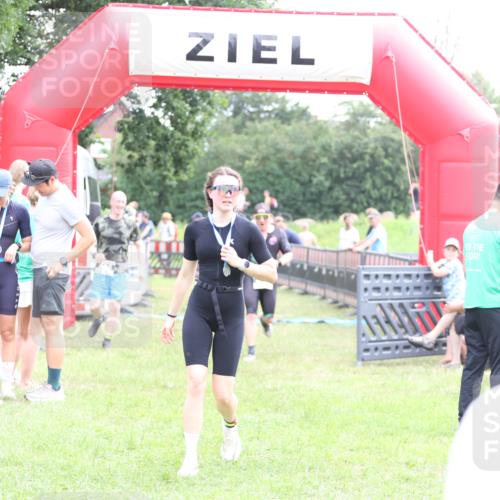 21.06.2026 - 29. Vierlanden-Triathlon Andreas Tolksdorf http://msf.ph/oto/9885231 21.06.2026 11:29:01 Ziel 435, 444, 435, 444 meine-sportfotos.de