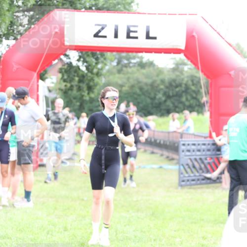 21.06.2026 - 29. Vierlanden-Triathlon Andreas Tolksdorf http://msf.ph/oto/9885245 21.06.2026 11:29:01 Ziel 435, 444, 435, 444 meine-sportfotos.de