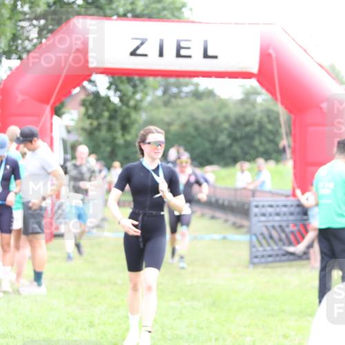 21.06.2026 - 29. Vierlanden-Triathlon Andreas Tolksdorf http://msf.ph/oto/9885251 21.06.2026 11:29:01 Ziel 435, 444, 435, 444 meine-sportfotos.de