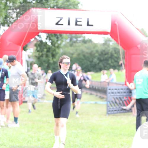 21.06.2026 - 29. Vierlanden-Triathlon Andreas Tolksdorf http://msf.ph/oto/9885257 21.06.2026 11:29:01 Ziel 435, 444, 435, 444 meine-sportfotos.de