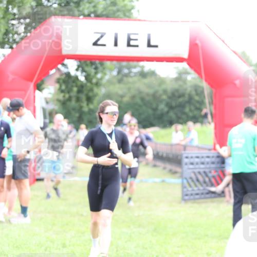 21.06.2026 - 29. Vierlanden-Triathlon Andreas Tolksdorf http://msf.ph/oto/9885269 21.06.2026 11:29:01 Ziel 435, 444, 435, 444 meine-sportfotos.de
