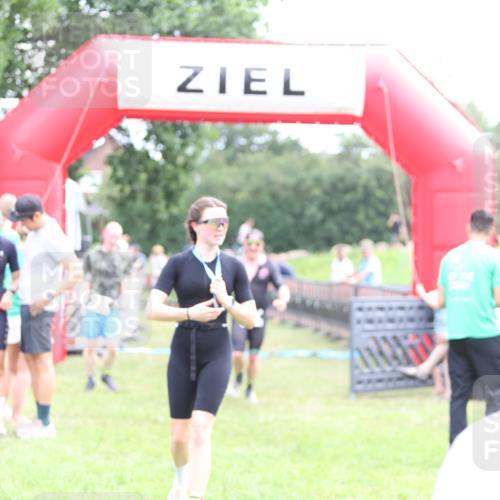 21.06.2026 - 29. Vierlanden-Triathlon Andreas Tolksdorf http://msf.ph/oto/9885274 21.06.2026 11:29:01 Ziel 435, 444, 435, 444 meine-sportfotos.de