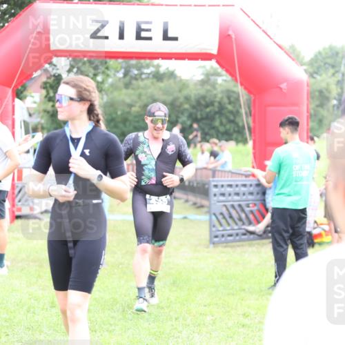 21.06.2026 - 29. Vierlanden-Triathlon Andreas Tolksdorf http://msf.ph/oto/9885286 21.06.2026 11:29:03 Ziel 435, 444, 435, 444 meine-sportfotos.de