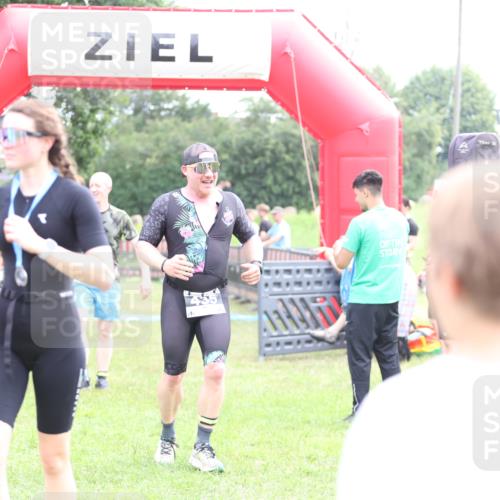 21.06.2026 - 29. Vierlanden-Triathlon Andreas Tolksdorf http://msf.ph/oto/9885321 21.06.2026 11:29:04 Ziel 435, 444, 435, 444 meine-sportfotos.de