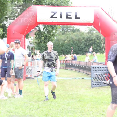 21.06.2026 - 29. Vierlanden-Triathlon Andreas Tolksdorf http://msf.ph/oto/9885328 21.06.2026 11:29:05 Ziel  meine-sportfotos.de