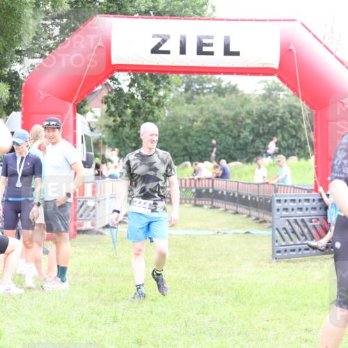 21.06.2026 - 29. Vierlanden-Triathlon Andreas Tolksdorf http://msf.ph/oto/9885334 21.06.2026 11:29:05 Ziel  meine-sportfotos.de