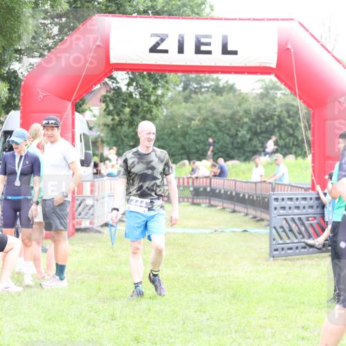21.06.2026 - 29. Vierlanden-Triathlon Andreas Tolksdorf http://msf.ph/oto/9885343 21.06.2026 11:29:05 Ziel  meine-sportfotos.de